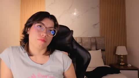 Snapshot of alkivamoon chatting on 06-07-26, 06:55 alkivamoon online show from 06-07-26, 06:55