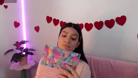 Snapshot of all_smiles_here chatting on 01-31-25, 05:42 Lola online show from 01-31-25, 05:42