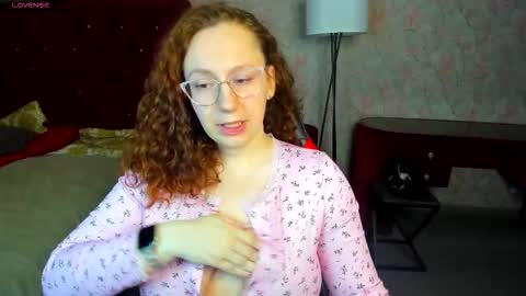 Snapshot of alla_dream chatting on 02-22-26, 01:20 Alla online show from 02-22-26, 01:20