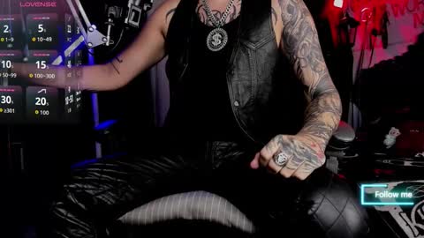 Snapshot of allanhurtss chatting on 10-23-25, 11:57 online show from 10-23-25, 11:57