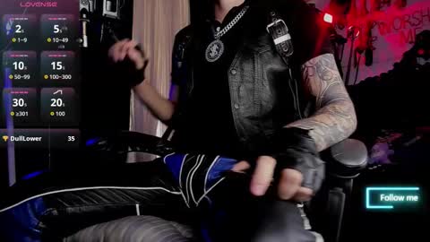 Snapshot of allanhurtss chatting on 11-12-25, 05:35 online show from 11-12-25, 05:35