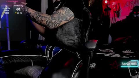 Snapshot of allanhurtss chatting on 11-22-25, 05:56 online show from 11-22-25, 05:56