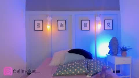 Laura online show from 05-19-26, 05:03