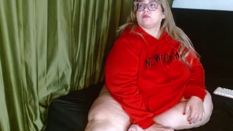 Snapshot of allegra_ferragamo chatting on 12-21-24, 06:09 Ale online show from 12-21-24, 06:09