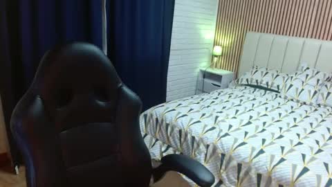 Snapshot of allegra_ferragamo chatting on 02-09-25, 11:25 Ale online show from 02-09-25, 11:25