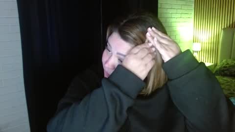 Snapshot of allegra_ferragamo chatting on 02-11-25, 11:01 Ale online show from 02-11-25, 11:01