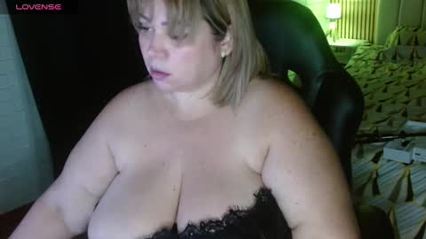 Snapshot of allegra_ferragamo chatting on 02-17-25, 12:43 Ale online show from 02-17-25, 12:43