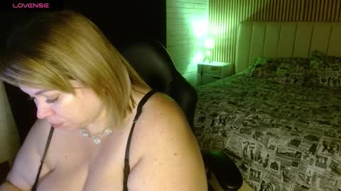 Snapshot of allegra_ferragamo chatting on 02-18-25, 12:04 Ale online show from 02-18-25, 12:04