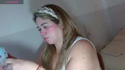 Snapshot of allegra_ferragamo chatting on 09-12-25, 06:52 Ale online show from 09-12-25, 06:52