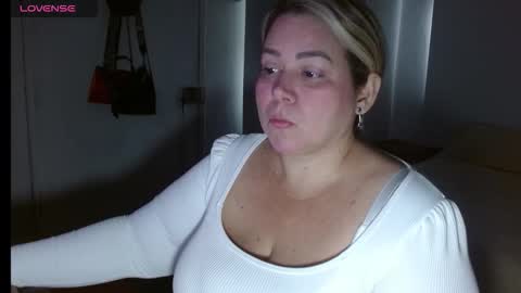 Snapshot of allegra_ferragamo chatting on 10-09-25, 07:34 Ale online show from 10-09-25, 07:34