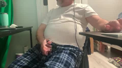 Allergictolove online show from 01-31-25, 10:52