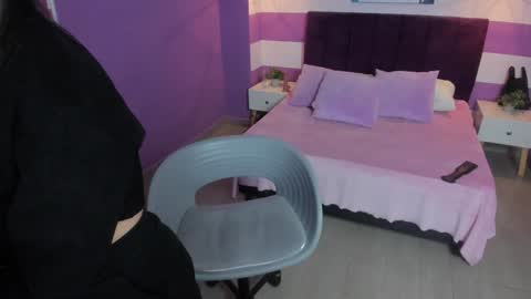 Snapshot of alli_cooper chatting on 12-17-24, 01:16 Ali online show from 12-17-24, 01:16