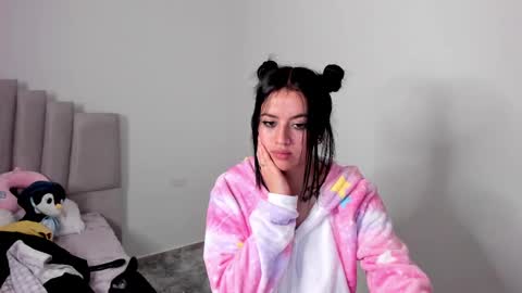 Snapshot of alli_cooper chatting on 02-21-25, 01:22 Ali online show from 02-21-25, 01:22