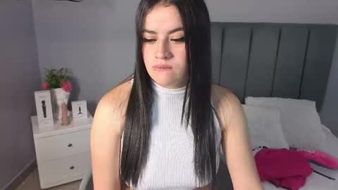 Snapshot of alli_cooper chatting on 03-20-26, 01:27 Ali online show from 03-20-26, 01:27