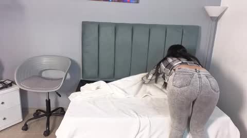 Snapshot of alli_cooper chatting on 04-01-26, 11:55 Ali online show from 04-01-26, 11:55