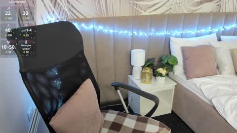 Snapshot of alli_zi chatting on 01-10-25, 08:51 Blair online show from 01-10-25, 08:51