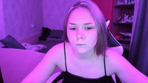 Snapshot of alli_zi chatting on 10-26-25, 07:42 Blair online show from 10-26-25, 07:42