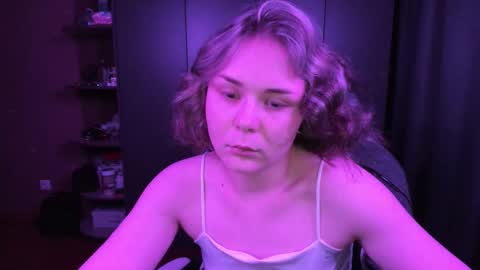 Snapshot of alli_zi chatting on 11-10-25, 05:45 Blair online show from 11-10-25, 05:45