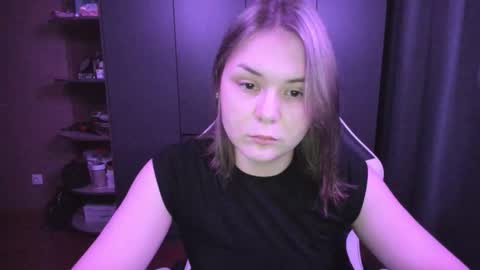 Snapshot of alli_zi chatting on 11-27-25, 04:31 Blair online show from 11-27-25, 04:31