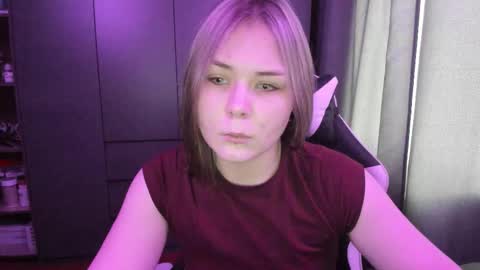 Snapshot of alli_zi chatting on 12-01-25, 03:22 Blair online show from 12-01-25, 03:22