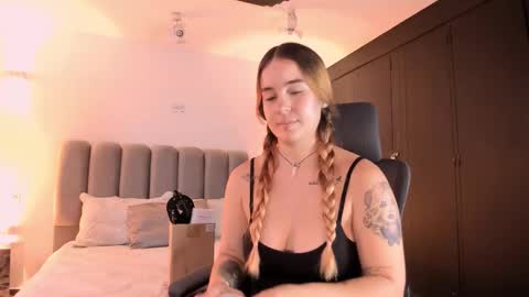 Snapshot of allicelover chatting on 10-16-25, 11:55 ALLICE online show from 10-16-25, 11:55