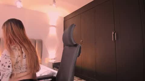 Snapshot of allicelover chatting on 10-24-25, 11:50 ALLICE online show from 10-24-25, 11:50