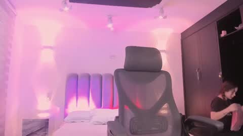 Snapshot of allicelover chatting on 11-21-25, 12:04 ALLICE online show from 11-21-25, 12:04