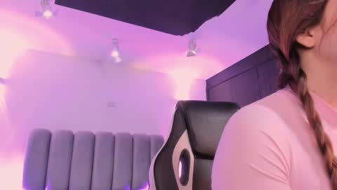 Snapshot of allicelover chatting on 12-15-25, 11:36 ALLICE online show from 12-15-25, 11:36