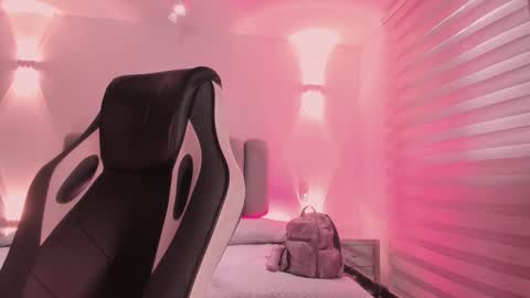 Snapshot of allicelover chatting on 12-20-25, 12:01 ALLICE online show from 12-20-25, 12:01