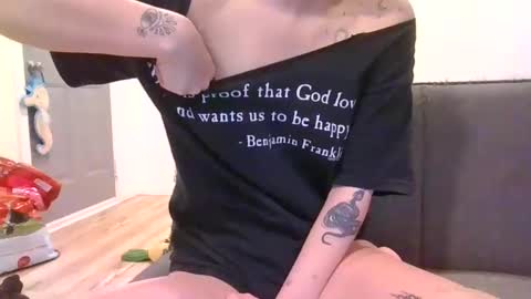 Snapshot of alliebearx chatting on 01-09-25, 05:54 alliebearx online show from 01-09-25, 05:54