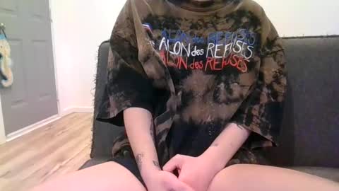 Snapshot of alliebearx chatting on 01-12-25, 09:40 alliebearx online show from 01-12-25, 09:40