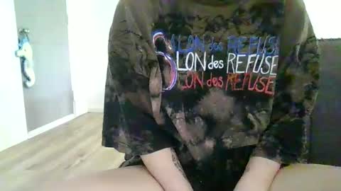 Snapshot of alliebearx chatting on 01-13-25, 06:27 alliebearx online show from 01-13-25, 06:27
