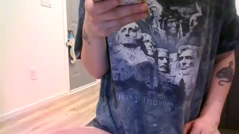 Snapshot of alliebearx chatting on 01-17-25, 05:00 alliebearx online show from 01-17-25, 05:00