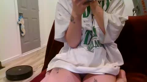 Snapshot of alliebearx chatting on 01-23-25, 08:15 alliebearx online show from 01-23-25, 08:15