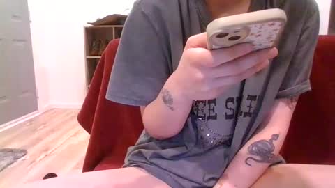 Snapshot of alliebearx chatting on 01-29-25, 04:58 alliebearx online show from 01-29-25, 04:58
