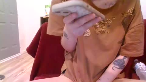 Snapshot of alliebearx chatting on 02-01-25, 05:47 alliebearx online show from 02-01-25, 05:47