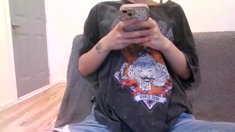 Snapshot of alliebearx chatting on 02-10-25, 08:42 alliebearx online show from 02-10-25, 08:42
