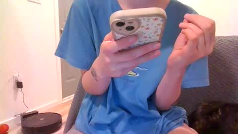 Snapshot of alliebearx chatting on 02-25-25, 06:25 alliebearx online show from 02-25-25, 06:25