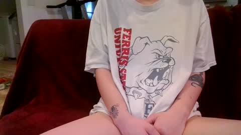 Snapshot of alliebearx chatting on 02-26-25, 12:38 alliebearx online show from 02-26-25, 12:38