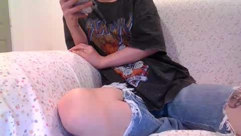 Snapshot of alliebearx chatting on 03-10-25, 12:51 alliebearx online show from 03-10-25, 12:51