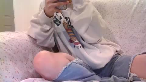 Snapshot of alliebearx chatting on 03-12-25, 01:47 alliebearx online show from 03-12-25, 01:47