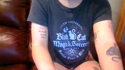 alliebearx online show from 11-14-25, 05:33