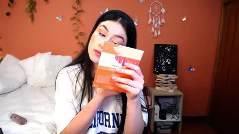 Snapshot of allierose_ chatting on 11-17-25, 08:47 Allie online show from 11-17-25, 08:47