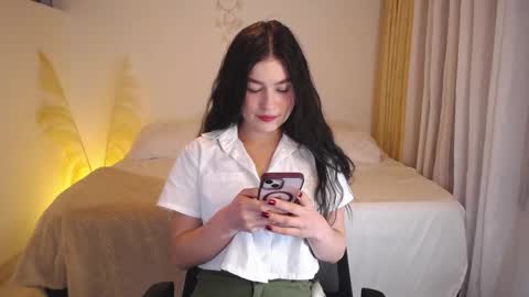 Snapshot of allierose_ chatting on 01-08-26, 04:31 Allie online show from 01-08-26, 04:31