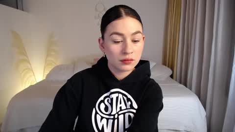 Snapshot of allierose_ chatting on 01-13-26, 11:21 Allie online show from 01-13-26, 11:21