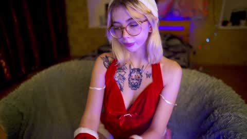 Snapshot of allison_cuty chatting on 01-02-25, 08:57 Allison online show from 01-02-25, 08:57