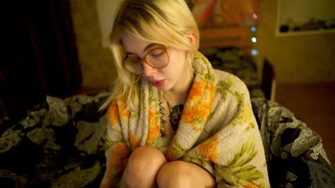 Snapshot of allison_cuty chatting on 01-24-25, 10:51 Allison online show from 01-24-25, 10:51