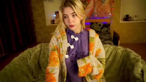 Snapshot of allison_cuty chatting on 02-19-25, 08:10 Allison online show from 02-19-25, 08:10