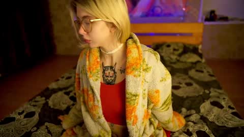 Snapshot of allison_cuty chatting on 02-25-25, 11:22 Allison online show from 02-25-25, 11:22