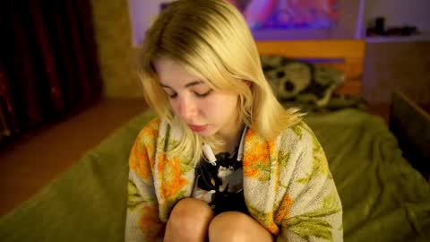 Snapshot of allison_cuty chatting on 02-27-25, 03:04 Allison online show from 02-27-25, 03:04
